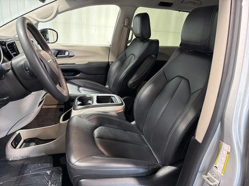 Silver Mist Clearcoat 2024 Chrysler Pacifica Touring L