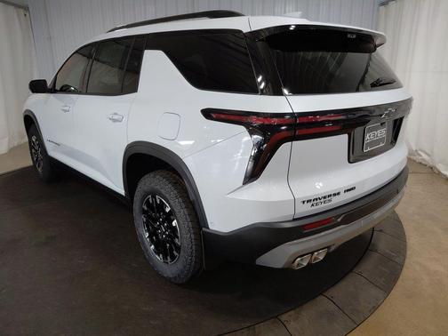 Polar White Tricoat 2026 Chevrolet Traverse AWD Z71