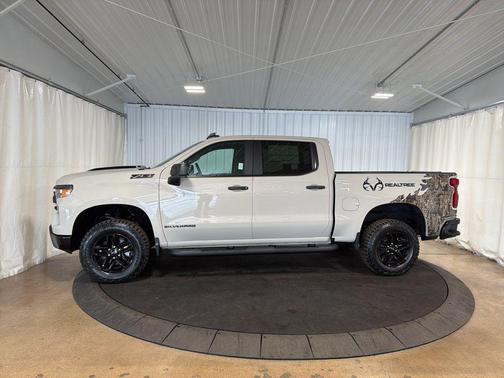 White Sands 2026 Chevrolet Silverado 1500 Custom Trail Boss