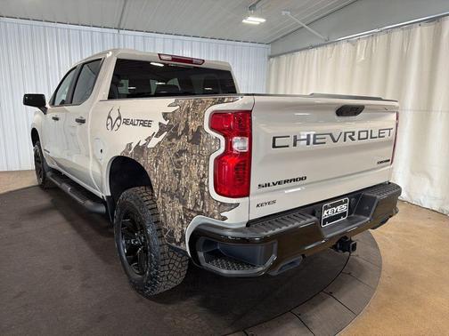 White Sands 2026 Chevrolet Silverado 1500 Custom Trail Boss
