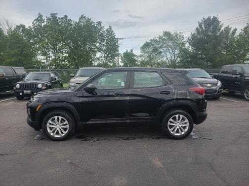 Photo 3 of 30 of 2021 Chevrolet Trailblazer LS