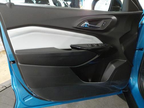 Marina Blue Metallic 2026 Chevrolet Trax LT