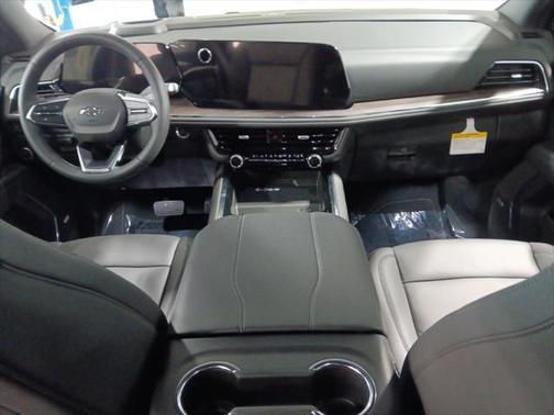 2025 Chevrolet Suburban 4WD Z71