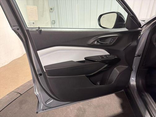 Sterling Gray Metallic 2026 Chevrolet Trax LT