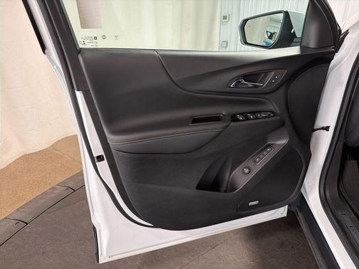 Iridescent Pearl Tricoat 2022 Chevrolet Equinox Premier w/1LZ