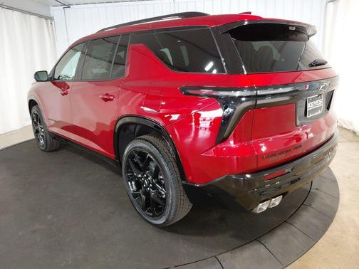 Radiant Red Tintcoat 2026 Chevrolet Traverse RS