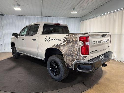 White Sands 2026 Chevrolet Silverado 1500 Custom Trail Boss
