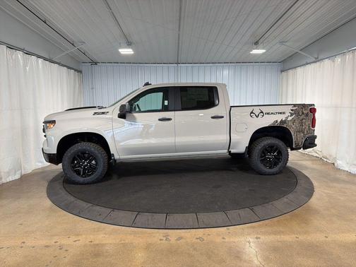 White Sands 2026 Chevrolet Silverado 1500 Custom Trail Boss
