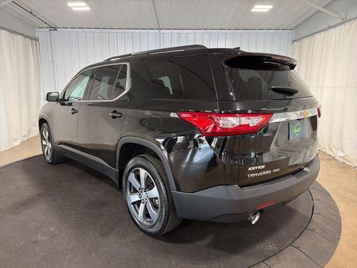 Mosaic Black Metallic 2021 Chevrolet Traverse LT Leather