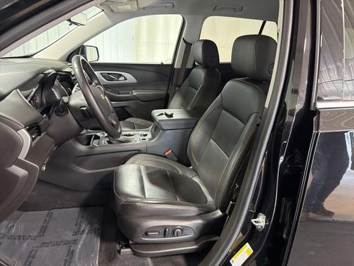 Mosaic Black Metallic 2021 Chevrolet Traverse LT Leather