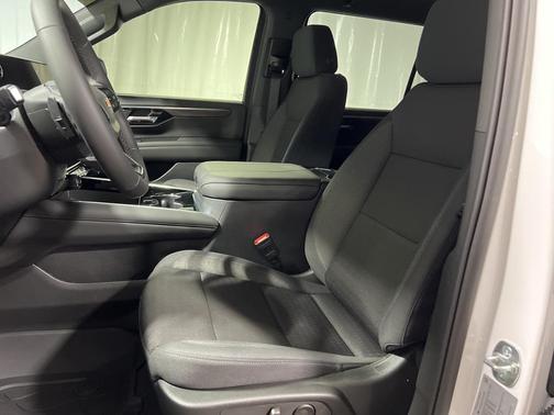 2025 Chevrolet Suburban LS