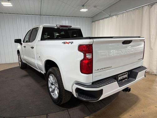 Summit White 2022 Chevrolet Silverado 1500 Custom