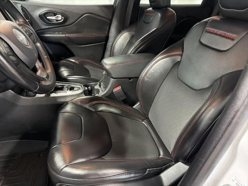 Bright White Clearcoat 2020 Jeep Cherokee Trailhawk