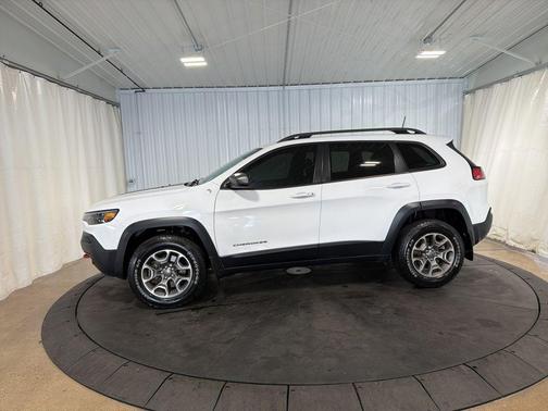 Bright White Clearcoat 2020 Jeep Cherokee Trailhawk