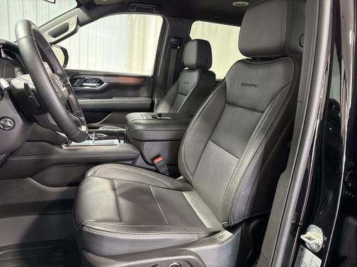 Onyx Black 2025 GMC Yukon XL Denali