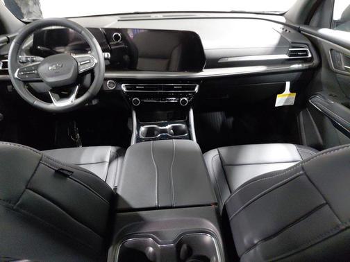 Mosaic Black Metallic 2026 Chevrolet Traverse LT