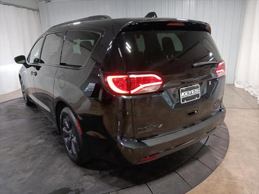 2020 Chrysler Pacifica Hybrid Touring L