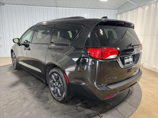 2020 Chrysler Pacifica Hybrid Touring L
