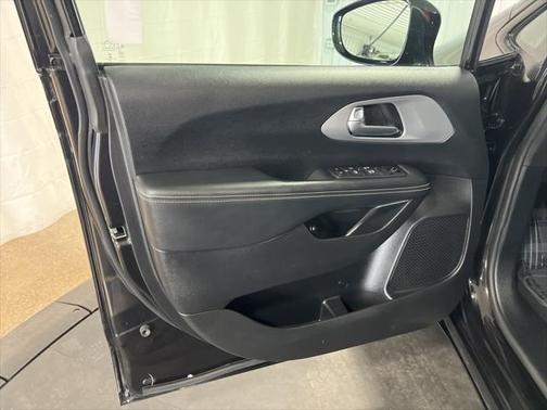 2020 Chrysler Pacifica Hybrid Touring L