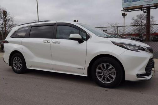 2021 Toyota Sienna XLE