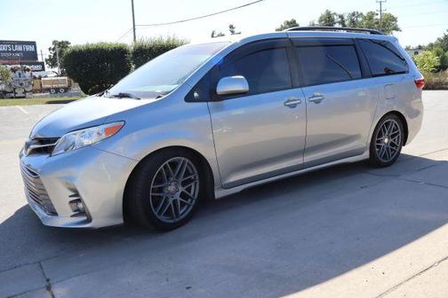 2019 Toyota Sienna XLE