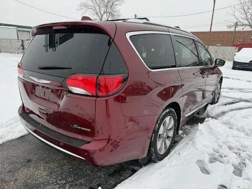 2018 Chrysler Pacifica Hybrid Limited