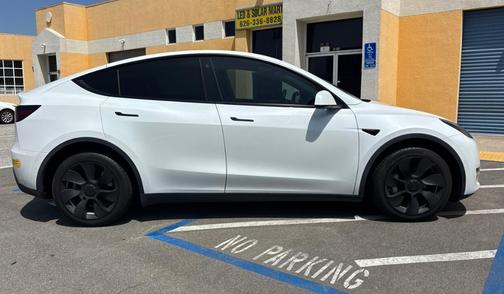 Pearl White Multi 2022 Tesla Model Y Long Range