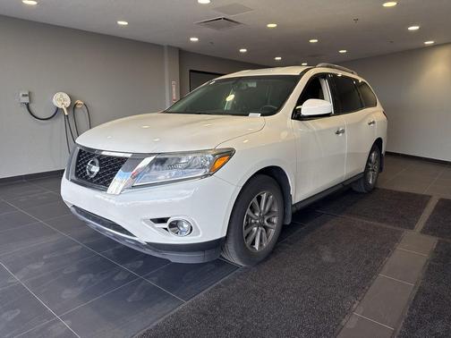 2016 Nissan Pathfinder SV