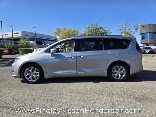 2018 Chrysler Pacifica Touring-L Plus