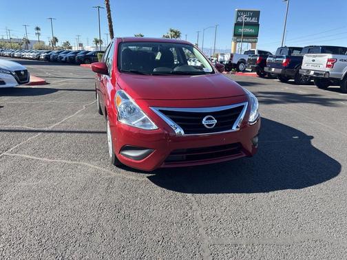 Red 2017 Nissan Versa 1.6 SV