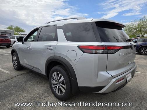 2025 Nissan Pathfinder SL