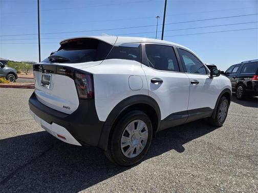 2025 Nissan Kicks S