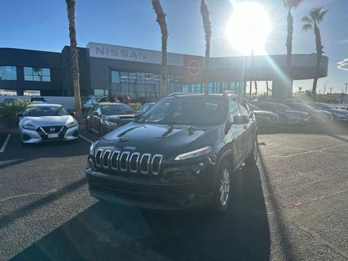 Brilliant Black Crystal Pearlcoat 2016 Jeep Cherokee Latitude