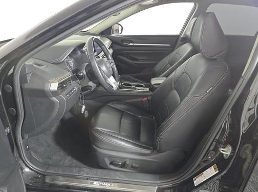 Black 2021 Nissan Altima 2.5 Platinum