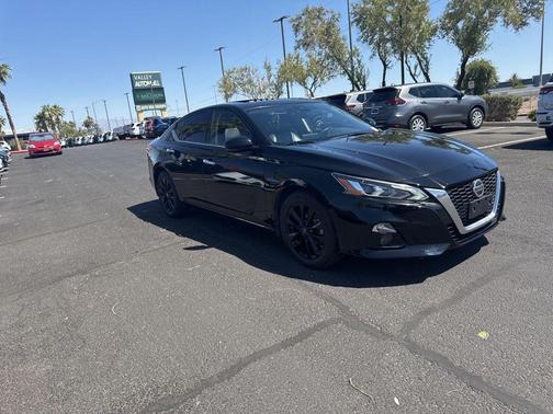 Black 2021 Nissan Altima 2.5 Platinum