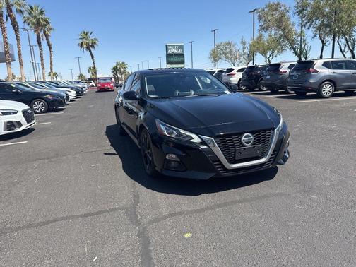 Black 2021 Nissan Altima 2.5 Platinum