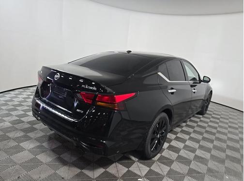 Black 2021 Nissan Altima 2.5 Platinum