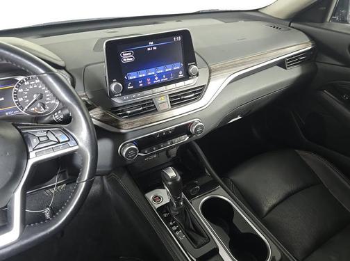 Black 2021 Nissan Altima 2.5 Platinum