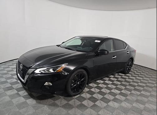 Black 2021 Nissan Altima 2.5 Platinum
