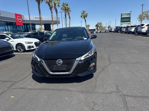 Black 2021 Nissan Altima 2.5 Platinum