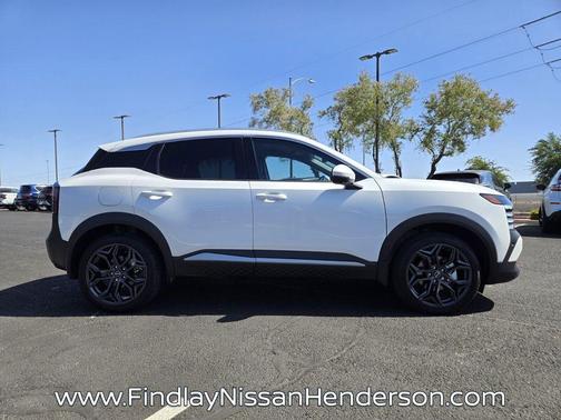 Aspen White Tri 2025 Nissan Kicks SR