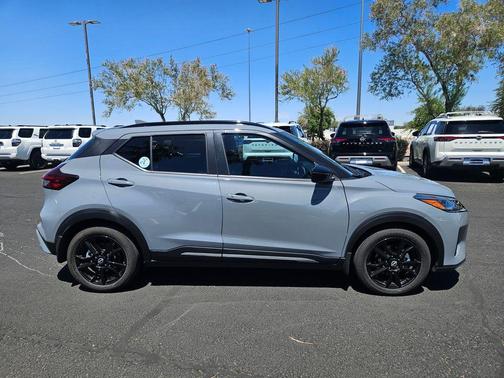 Boulder Gray Pearl 2023 Nissan Kicks SR