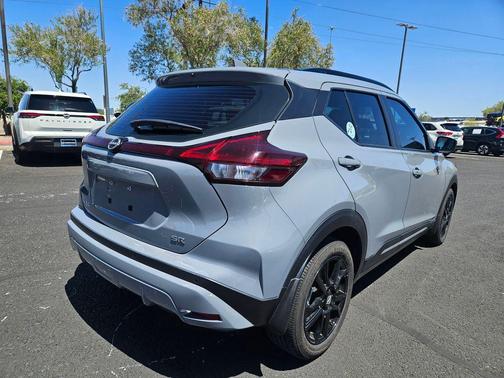Boulder Gray Pearl 2023 Nissan Kicks SR
