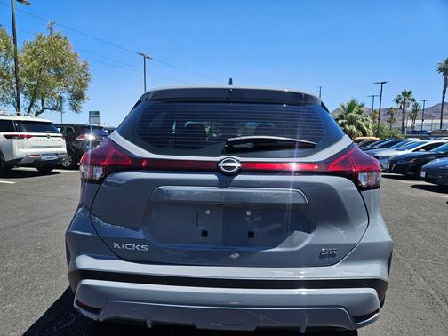 Boulder Gray Pearl 2023 Nissan Kicks SR
