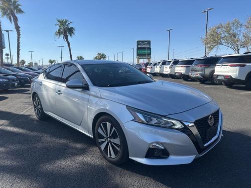 Brilliant Silver Metallic 2019 Nissan Altima 2.5 SL