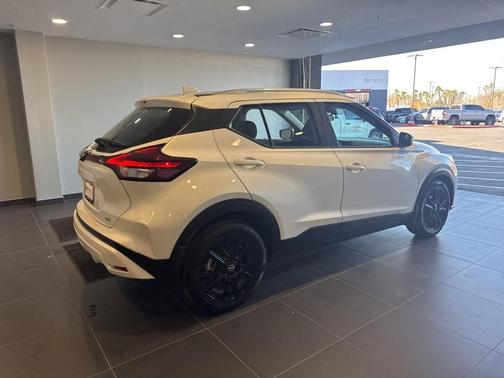 2022 Nissan Kicks SV
