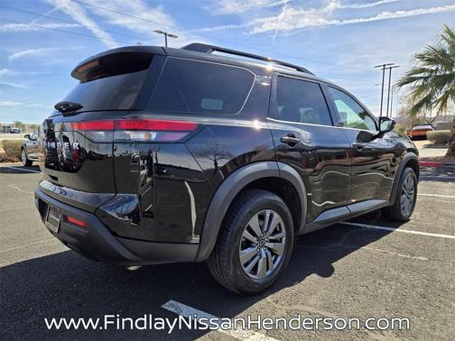 2025 Nissan Pathfinder SV