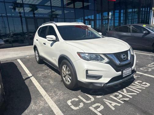 White 2017 Nissan Rogue SV