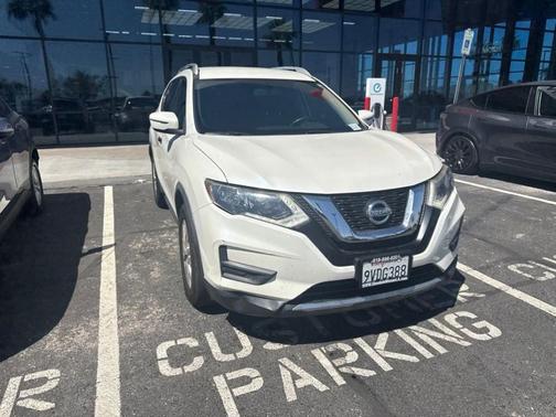 White 2017 Nissan Rogue SV