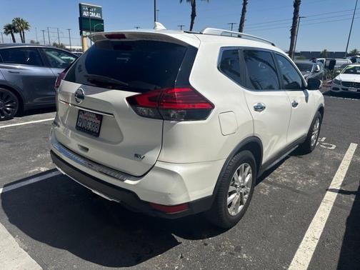 White 2017 Nissan Rogue SV